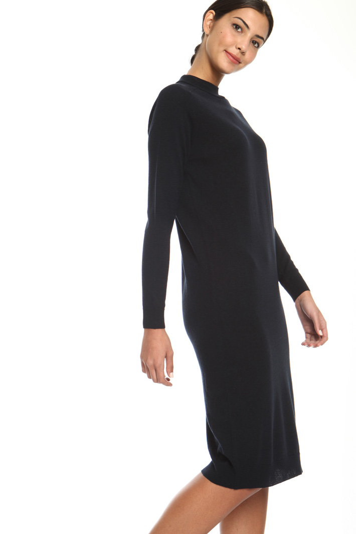 Knee-length knit dress Intrend Knee-length knit dress Intrend