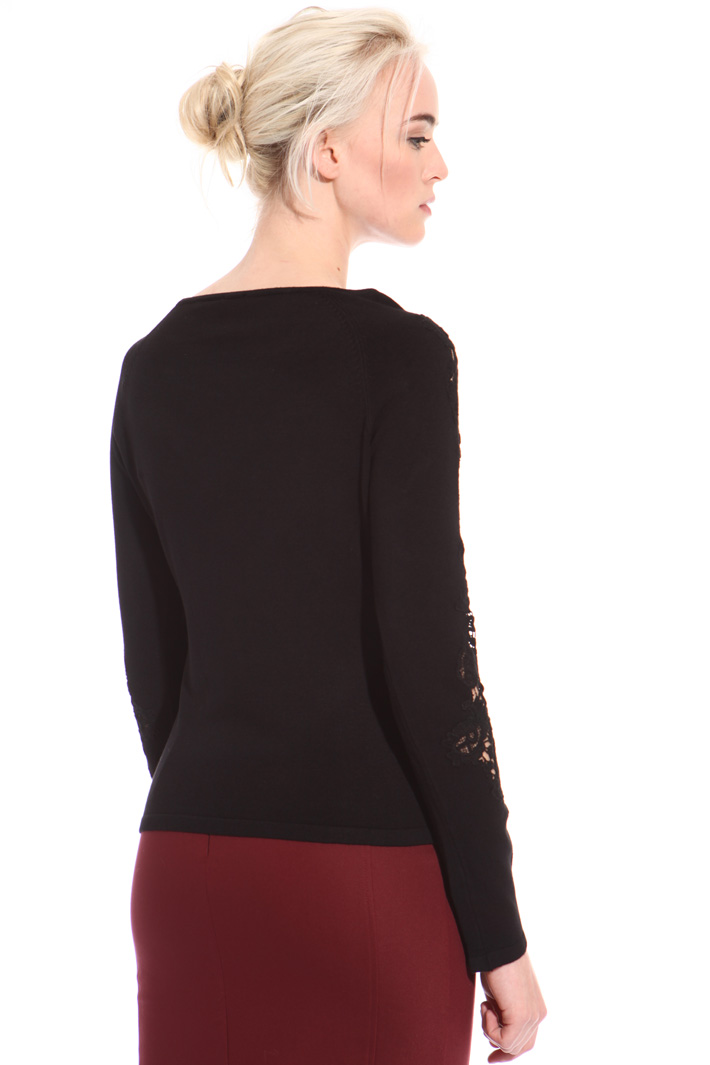 Sweater with macrame lace Intrend Sweater with macrame lace Intrend