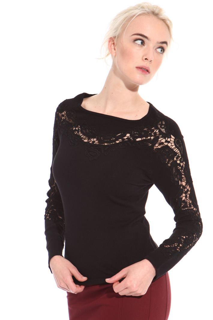 Sweater with macrame lace Intrend Sweater with macrame lace Intrend