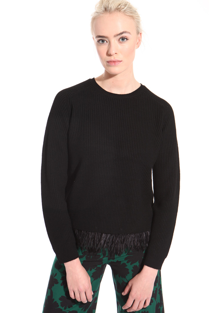 Wool sweater with feathers
Intrend Wool sweater with feathers
Intrend