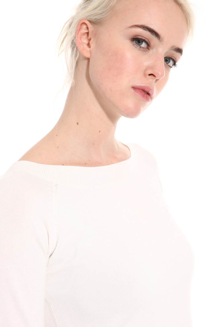Sweater with wide slits Intrend Sweater with wide slits Intrend