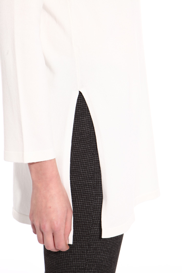 Sweater with wide slits Intrend Sweater with wide slits Intrend