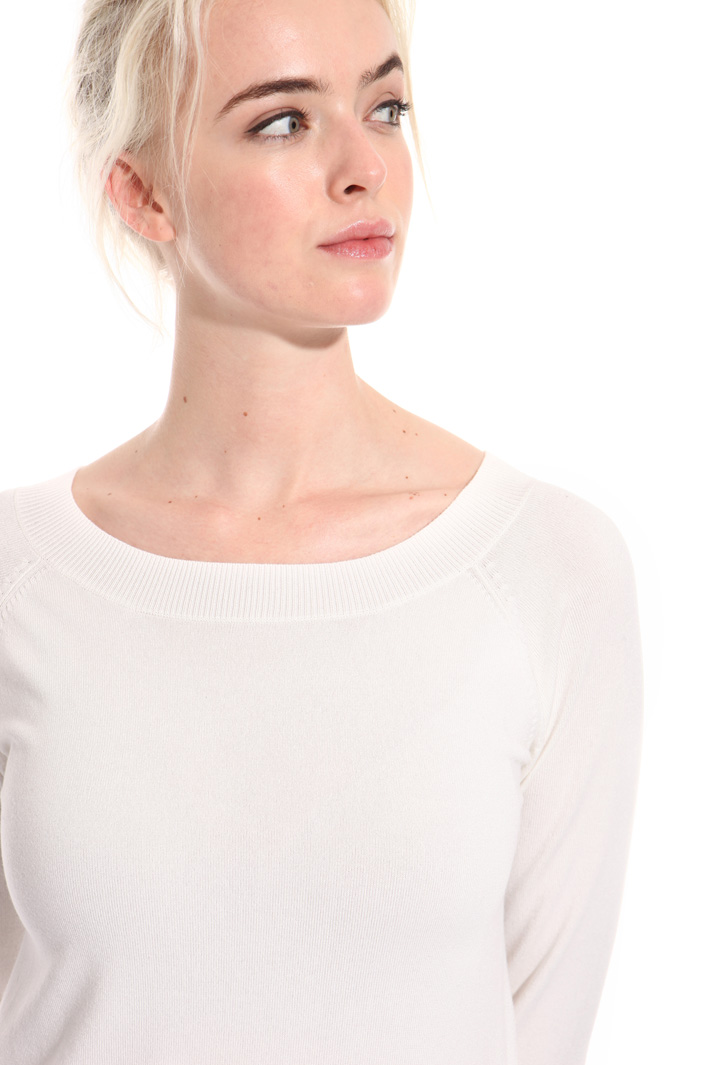 Sweater with wide slits Intrend Sweater with wide slits Intrend