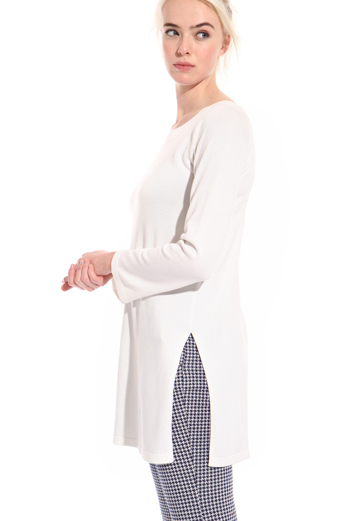Sweater with wide slits Intrend Sweater with wide slits Intrend