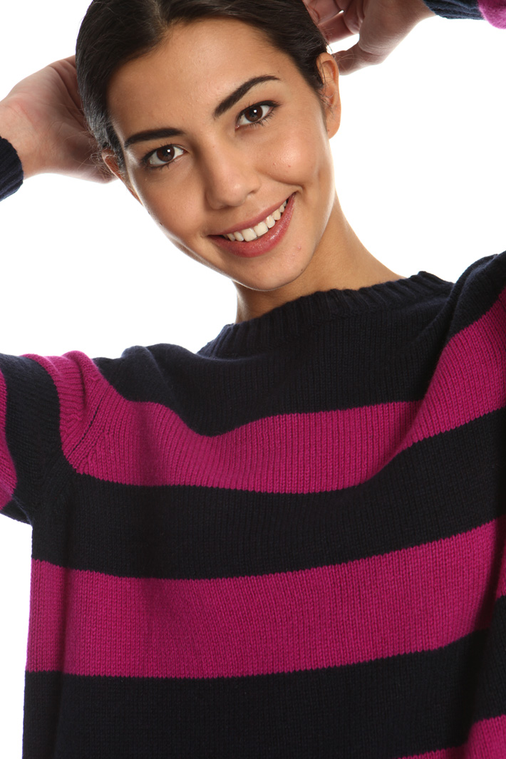 Cashmere crew neck sweater
Intrend Cashmere crew neck sweater
Intrend