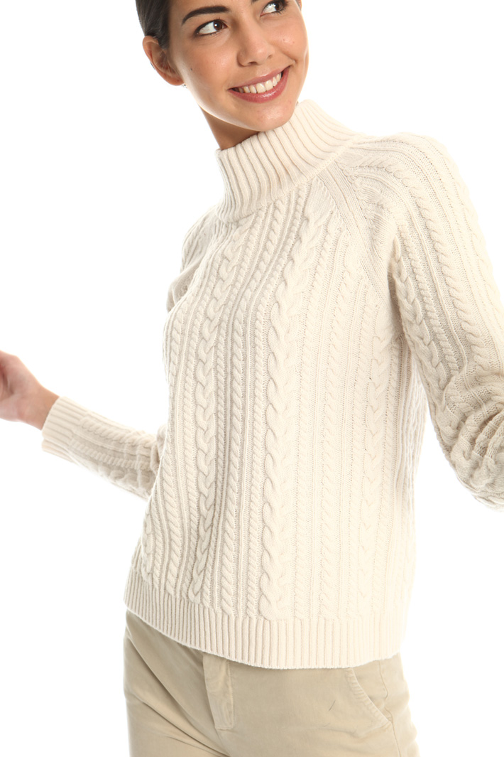 Knitted plait sweater
Intrend Knitted plait sweater
Intrend