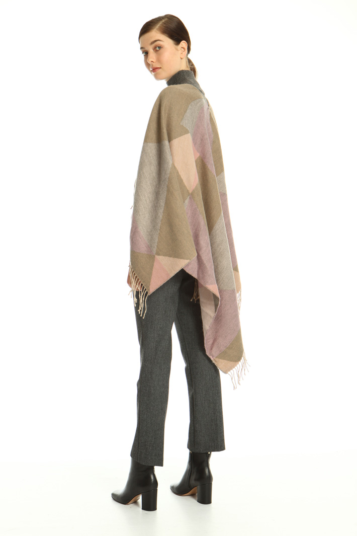 Soft fringed poncho Intrend Soft fringed poncho Intrend