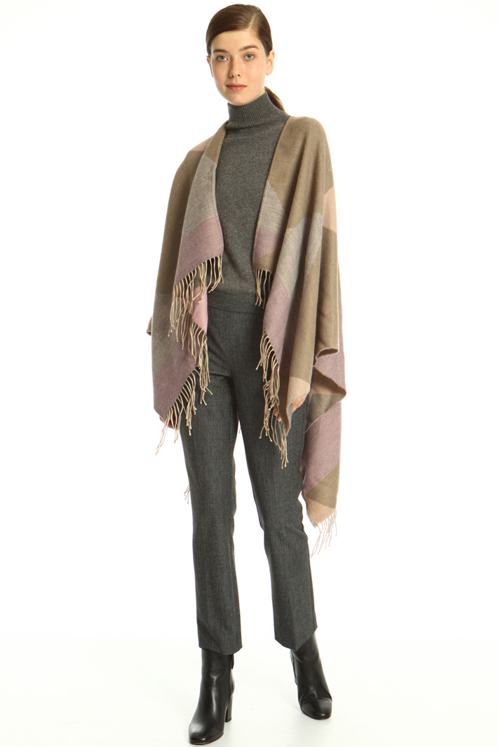 Soft fringed poncho Intrend Soft fringed poncho Intrend