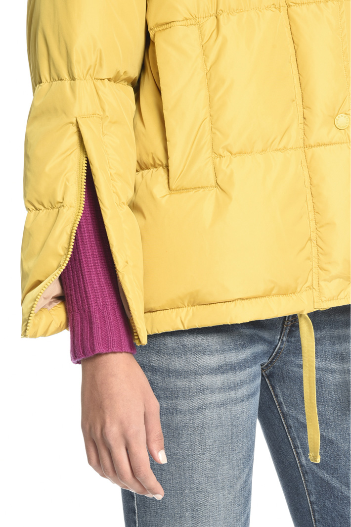 Down jacket with hood
Intrend Down jacket with hood
Intrend