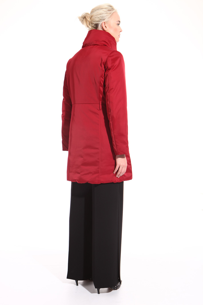 Down jacket in shiny fabric
Intrend Down jacket in shiny fabric
Intrend