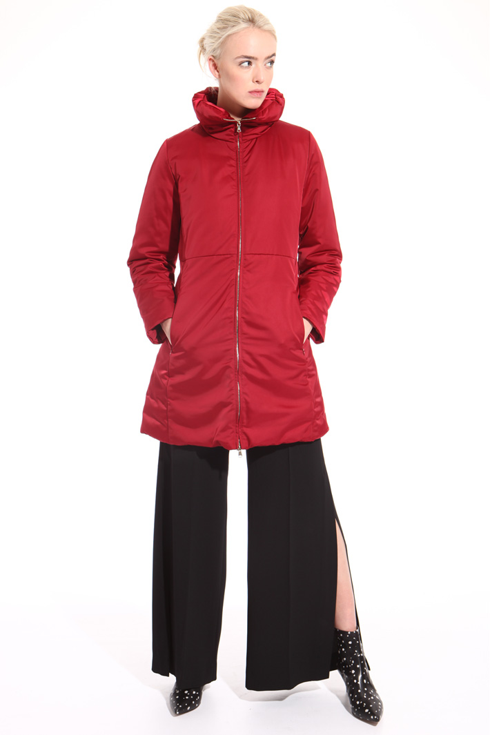 Down jacket in shiny fabric
Intrend Down jacket in shiny fabric
Intrend