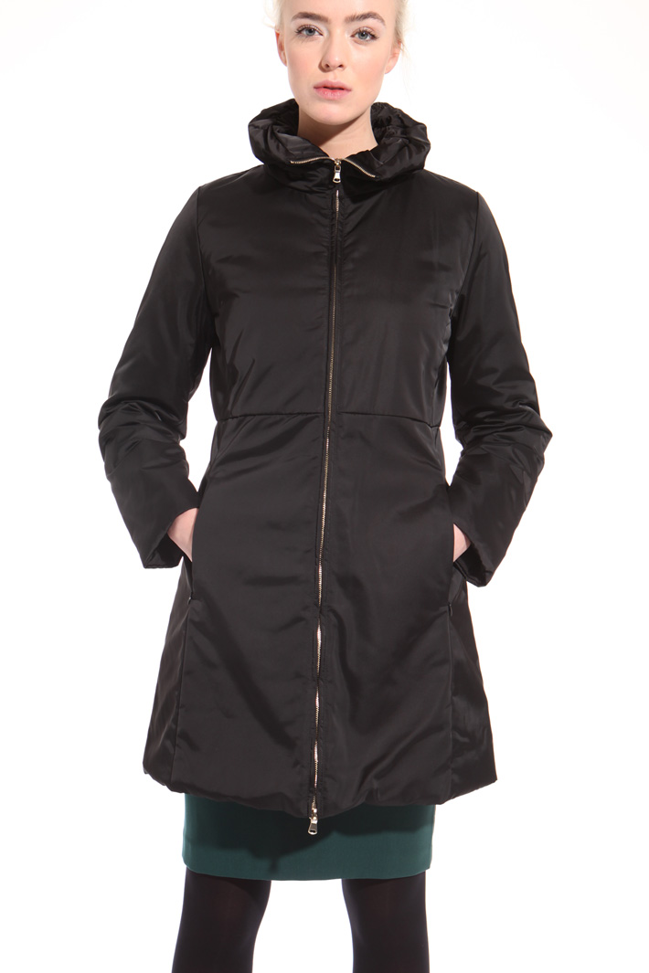 Down jacket in shiny fabric
Intrend Down jacket in shiny fabric
Intrend