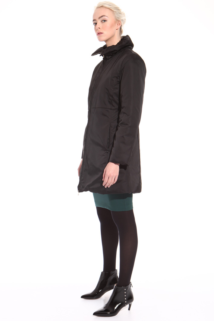Down jacket in shiny fabric
Intrend Down jacket in shiny fabric
Intrend