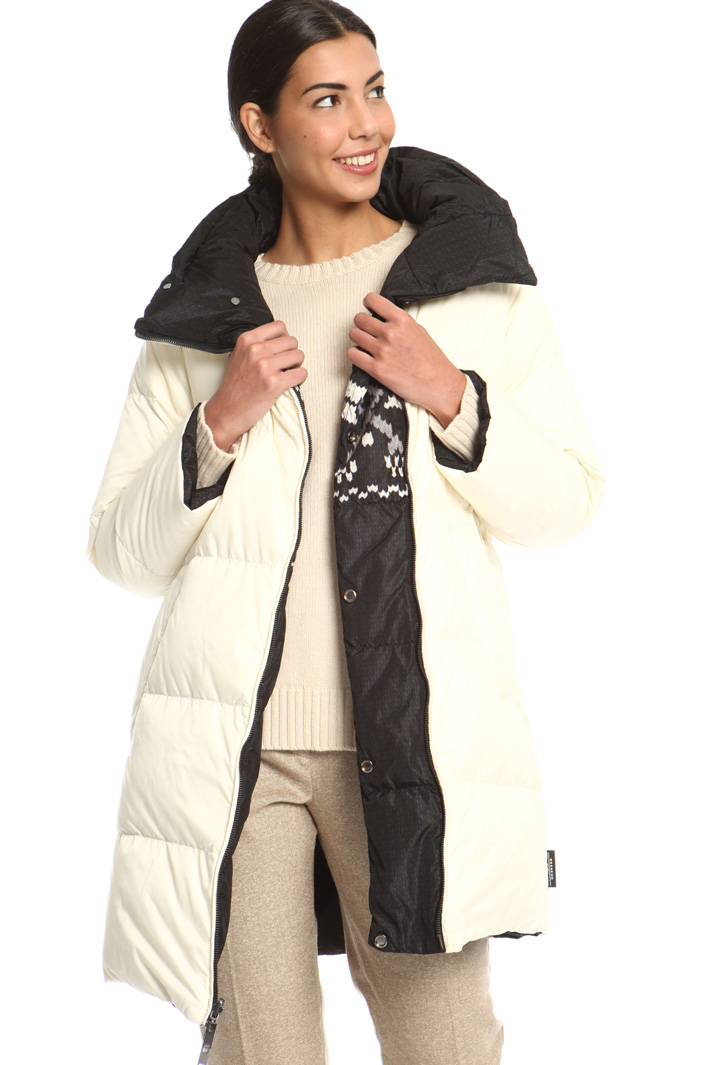 Printed canvas down jacket
Intrend Printed canvas down jacket
Intrend