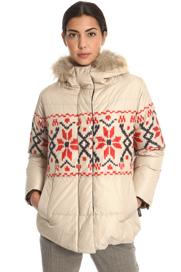 Printed reversible jacket
Intrend Printed reversible jacket
Intrend