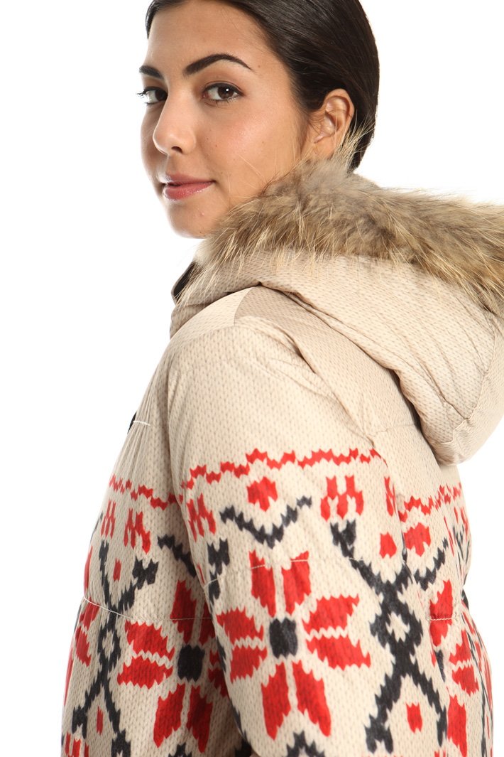 Printed reversible jacket
Intrend Printed reversible jacket
Intrend