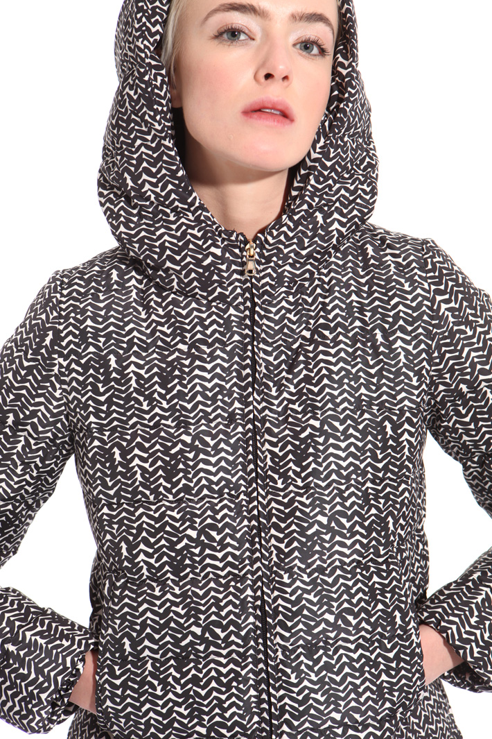Printed taffeta down jacket
Intrend Printed taffeta down jacket
Intrend