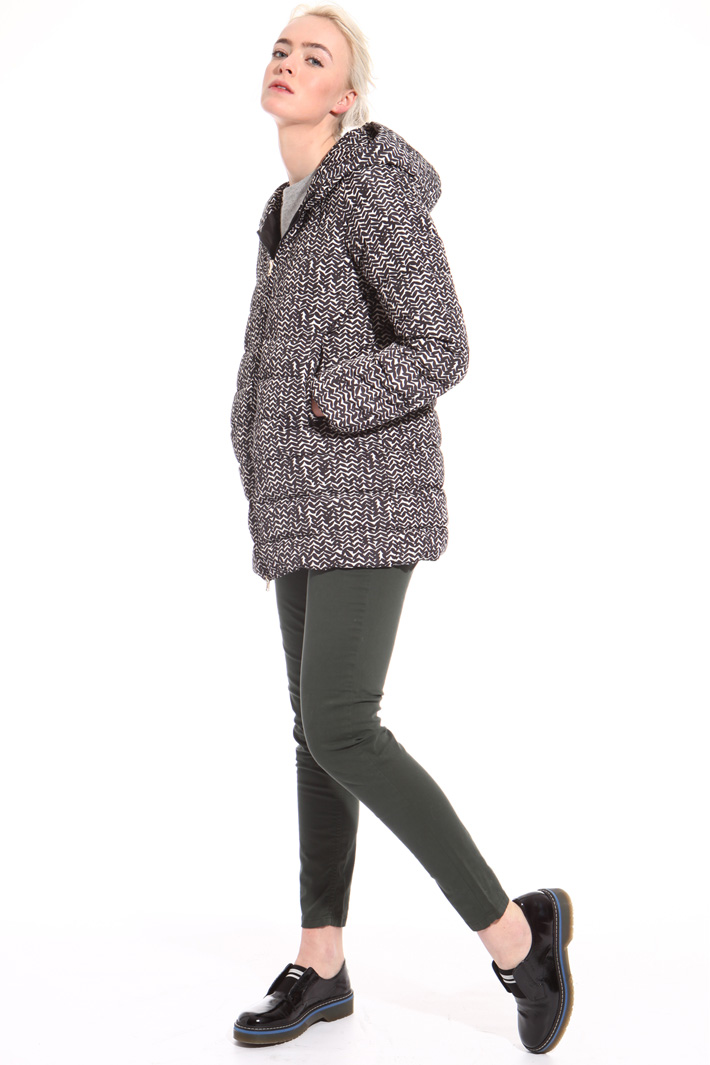 Printed taffeta down jacket
Intrend Printed taffeta down jacket
Intrend