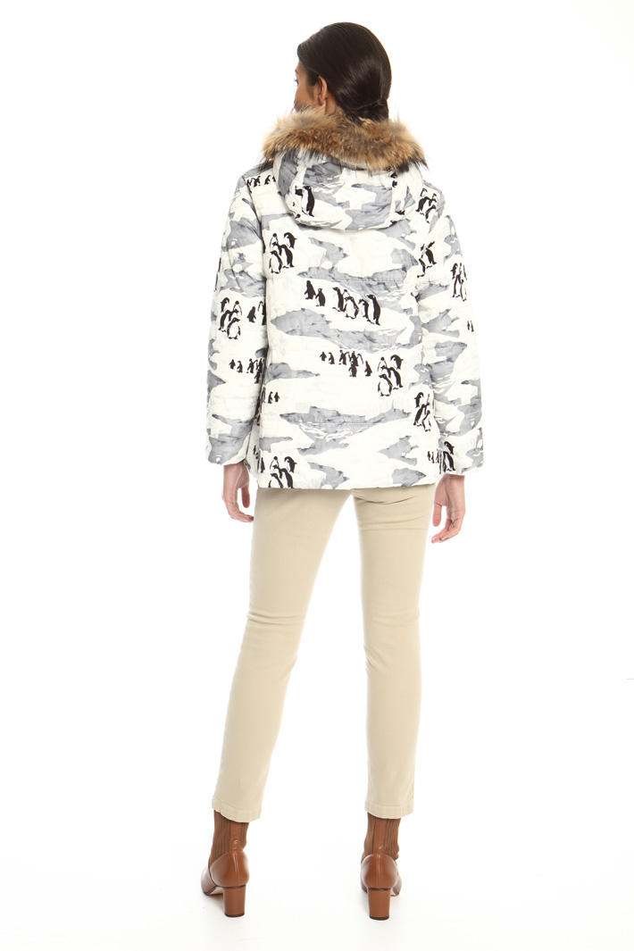 Printed canvas down jacket
Intrend Printed canvas down jacket
Intrend