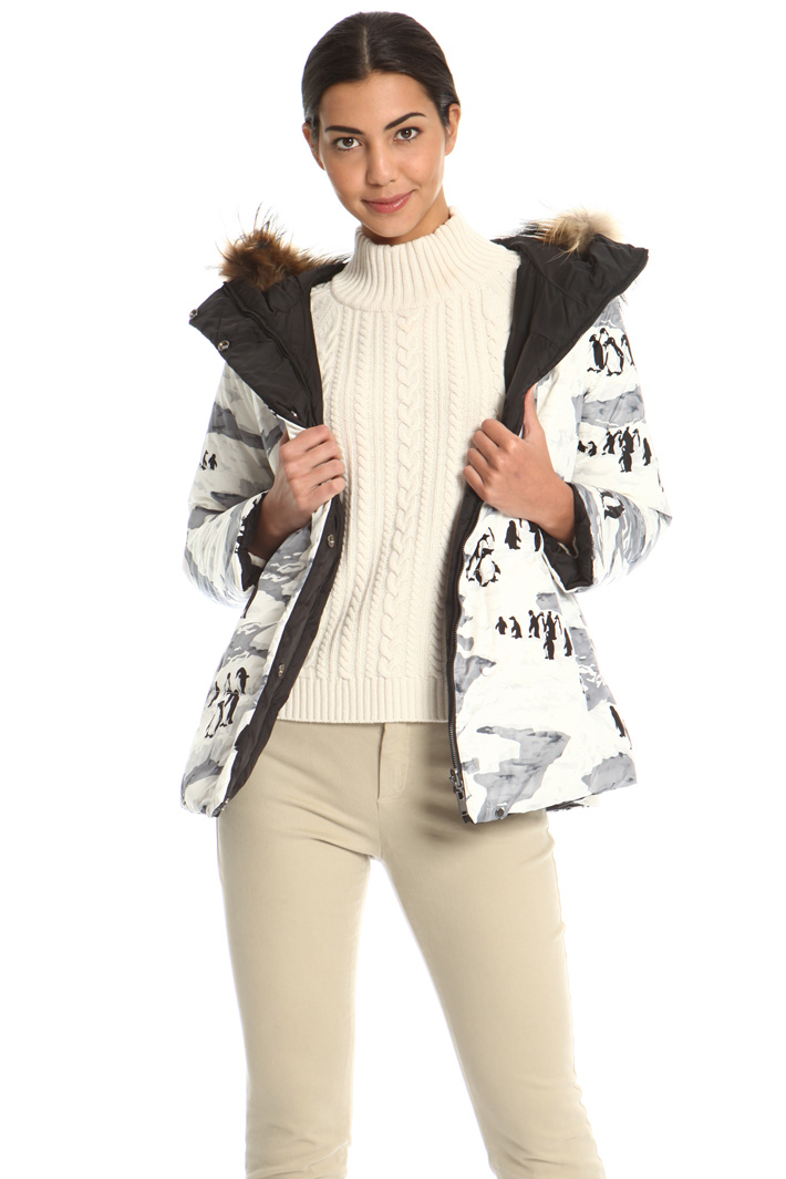 Printed canvas down jacket
Intrend Printed canvas down jacket
Intrend