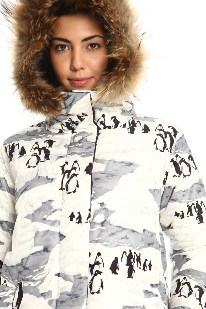 Printed canvas down jacket
Intrend Printed canvas down jacket
Intrend