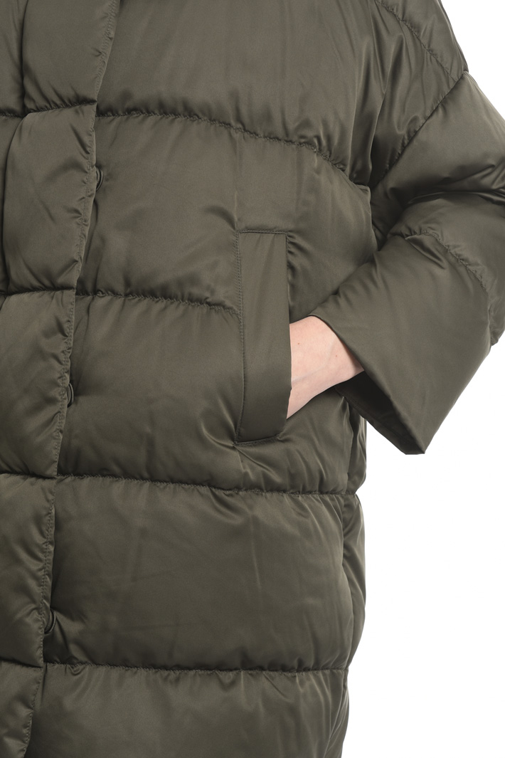 Drip-proof satin down jacket
Intrend Drip-proof satin down jacket
Intrend