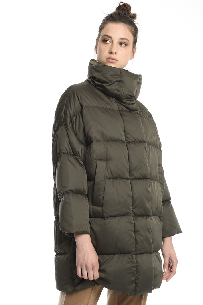 Drip-proof satin down jacket
Intrend Drip-proof satin down jacket
Intrend