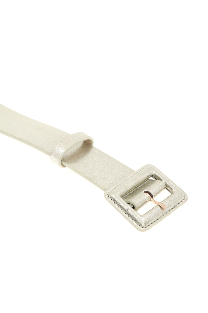 Laminated faux-leather belt
Intrend Laminated faux-leather belt
Intrend