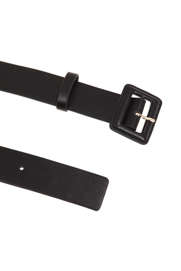 Laminated faux-leather belt
Intrend Laminated faux-leather belt
Intrend