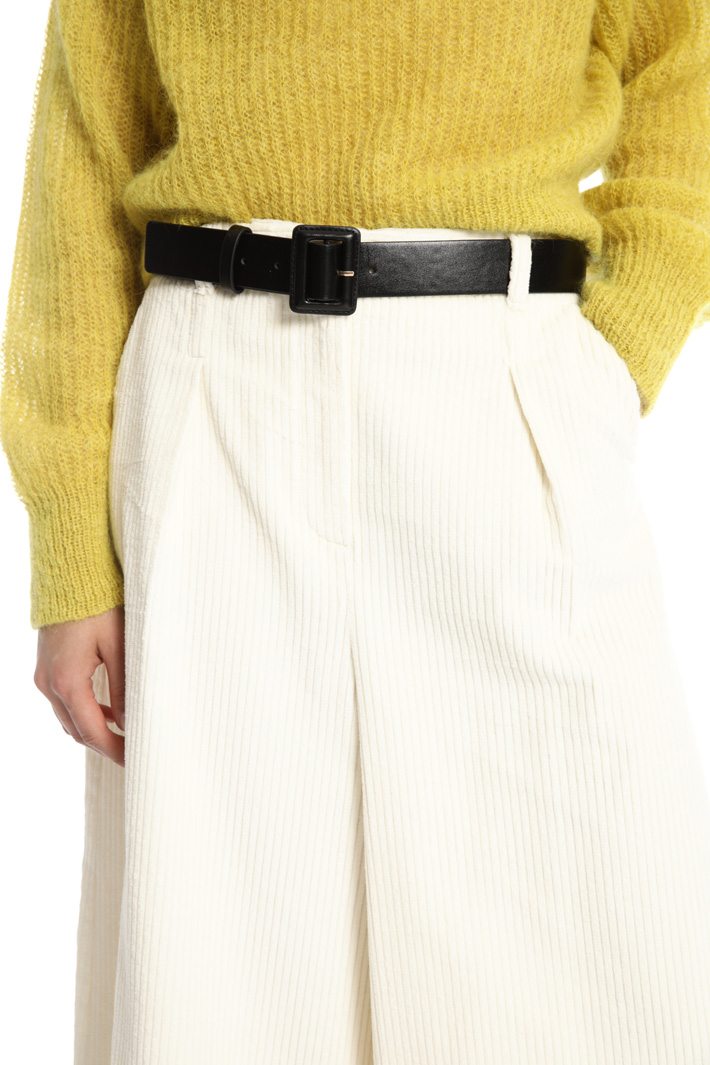 Laminated faux-leather belt
Intrend Laminated faux-leather belt
Intrend