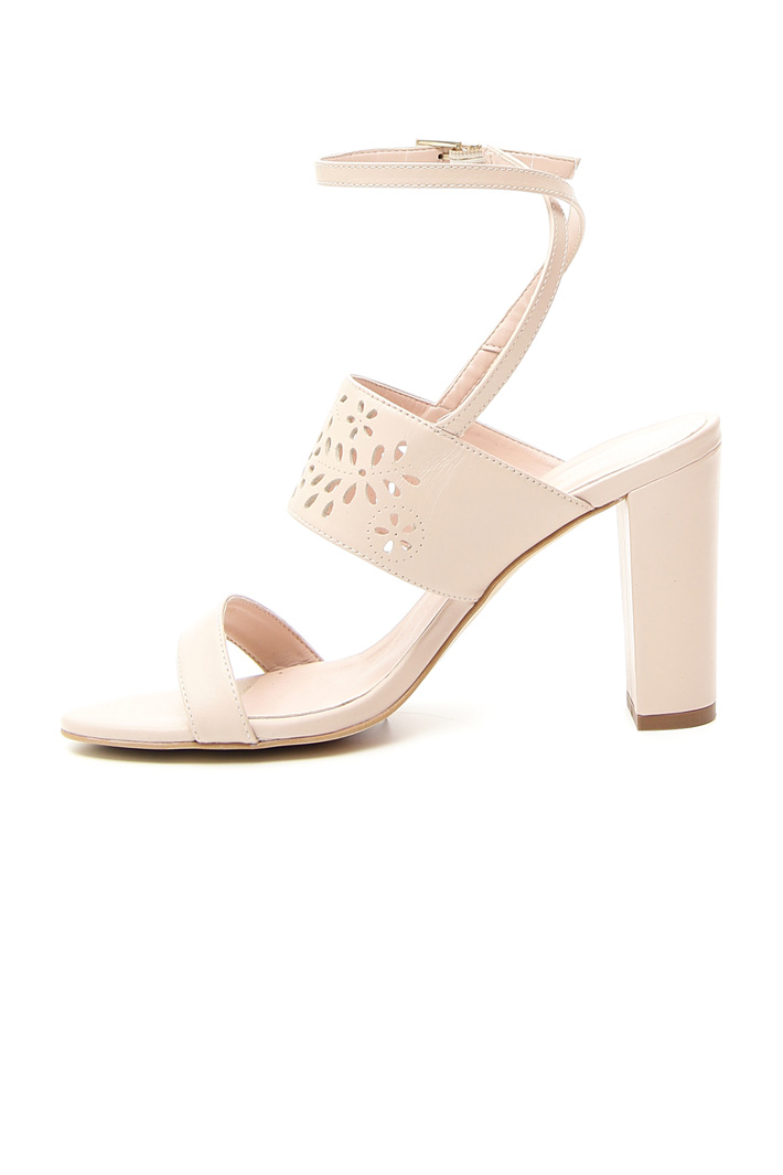 Laser-cut sandals Intrend Laser-cut sandals Intrend