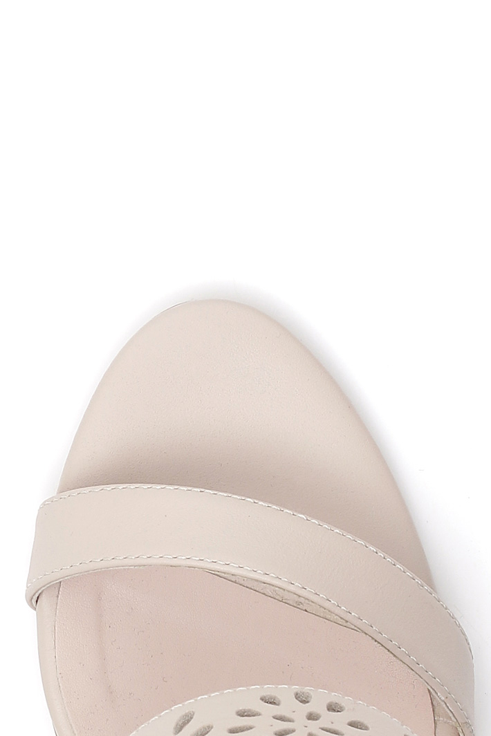 Laser-cut sandals Intrend Laser-cut sandals Intrend