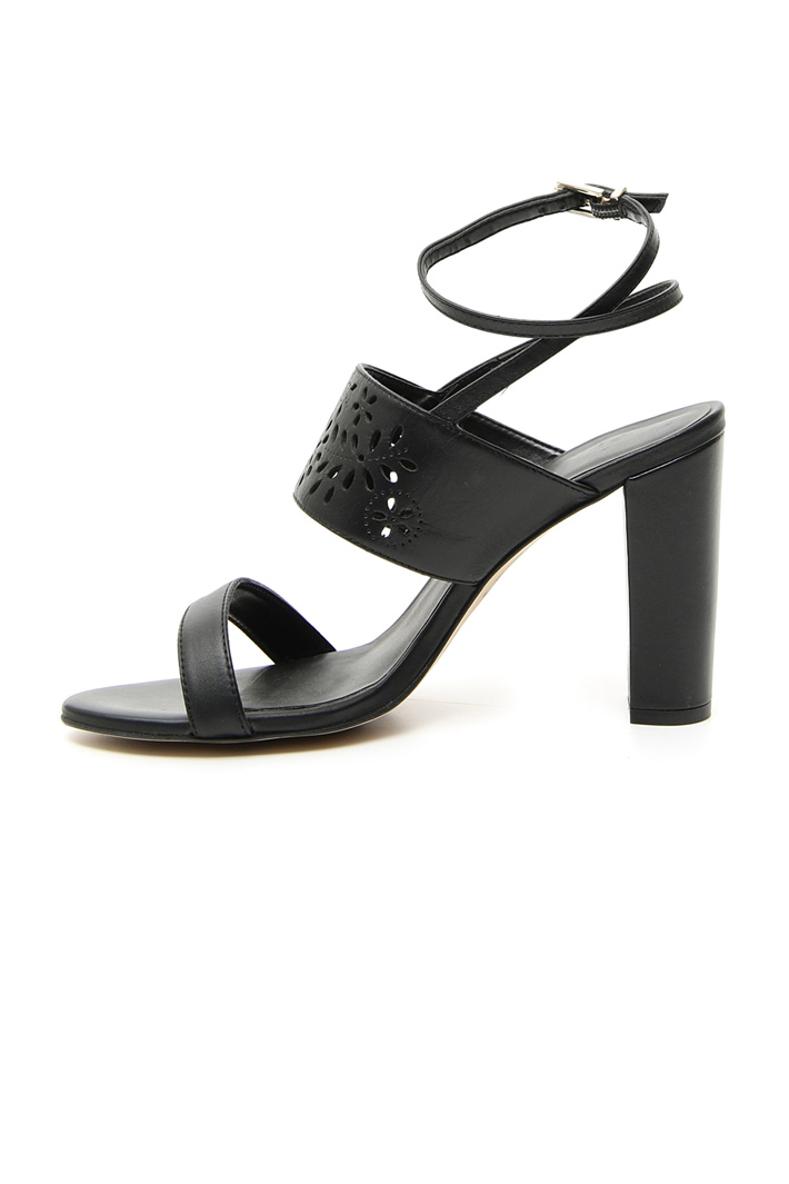 Laser-cut sandals Intrend Laser-cut sandals Intrend
