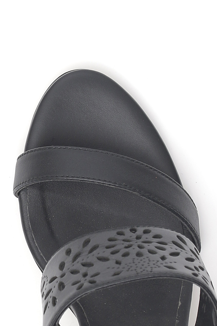 Laser-cut sandals Intrend Laser-cut sandals Intrend