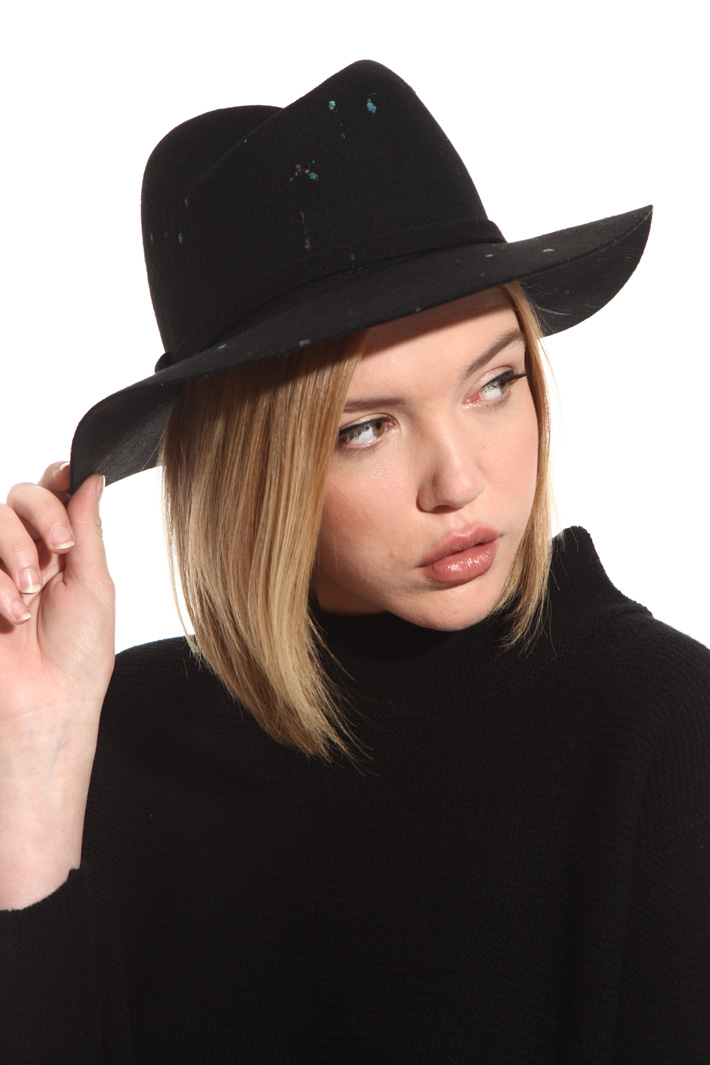 Embroidered fedora hat Intrend Embroidered fedora hat Intrend