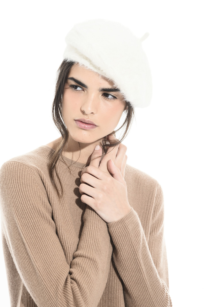 Angora blend flat hat Intrend Angora blend flat hat Intrend