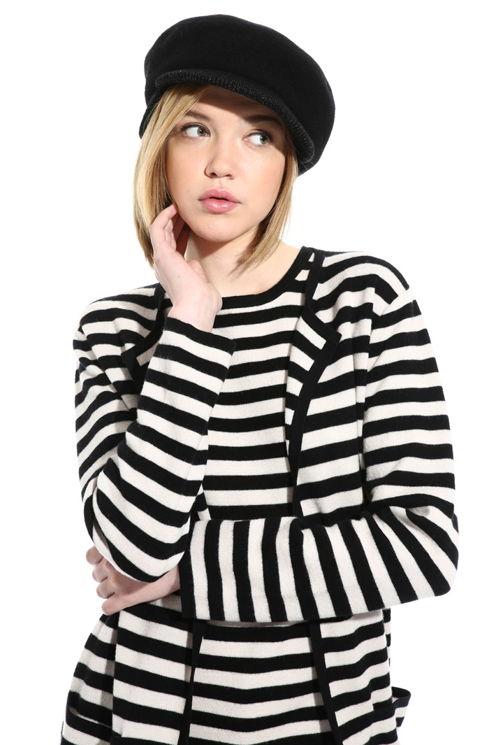 Wool hat with visor Intrend Wool hat with visor Intrend