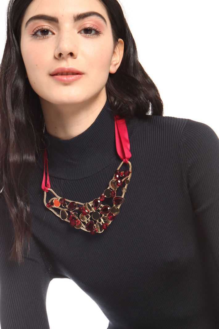 Resin and metal necklace Intrend Resin and metal necklace Intrend