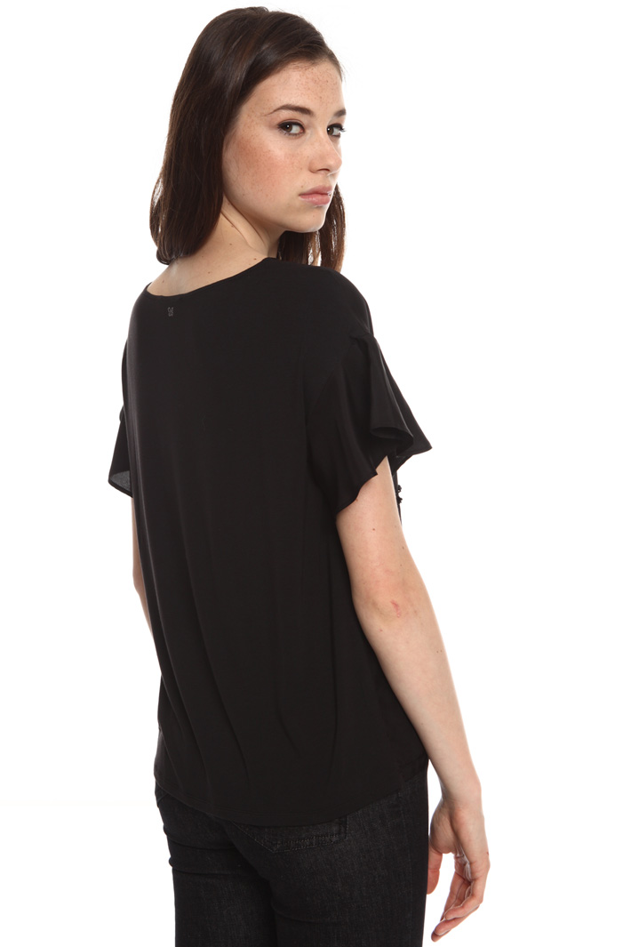 Top in embroidered silk
Intrend Top in embroidered silk
Intrend