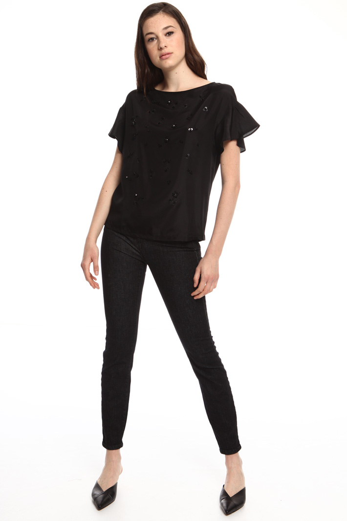 Top in embroidered silk
Intrend Top in embroidered silk
Intrend