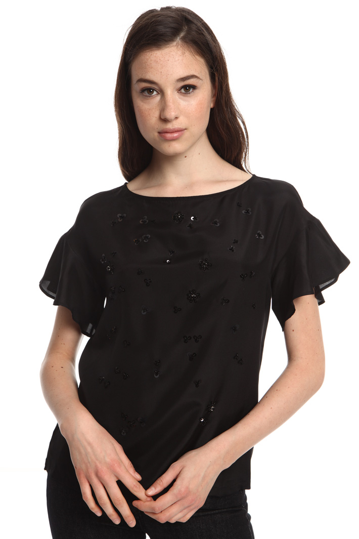 Top in embroidered silk
Intrend Top in embroidered silk
Intrend