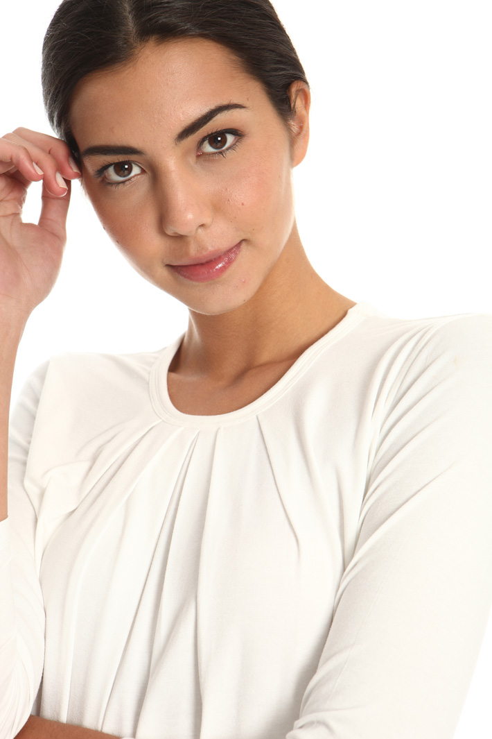 Jersey T-shirt with pleats
Intrend Jersey T-shirt with pleats
Intrend