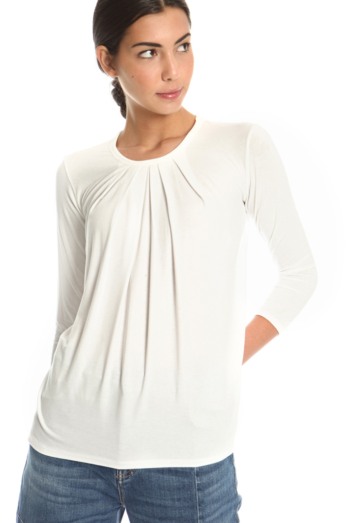 Jersey T-shirt with pleats
Intrend Jersey T-shirt with pleats
Intrend