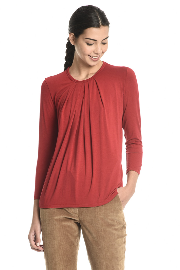 Jersey T-shirt with pleats
Intrend Jersey T-shirt with pleats
Intrend
