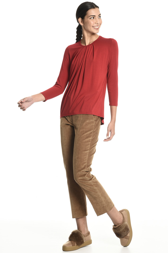 Jersey T-shirt with pleats
Intrend Jersey T-shirt with pleats
Intrend