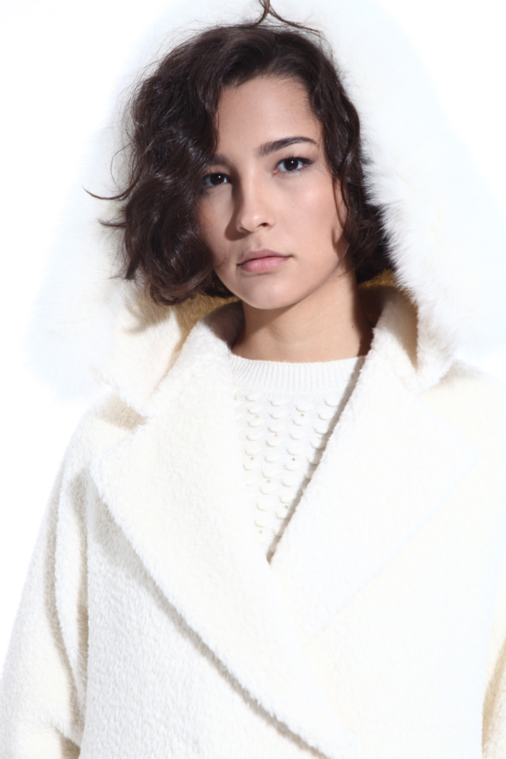Alpaca and wool coat
Intrend Alpaca and wool coat
Intrend