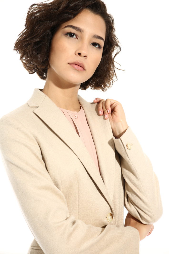 Cashmere and camel jacket
Intrend Cashmere and camel jacket
Intrend