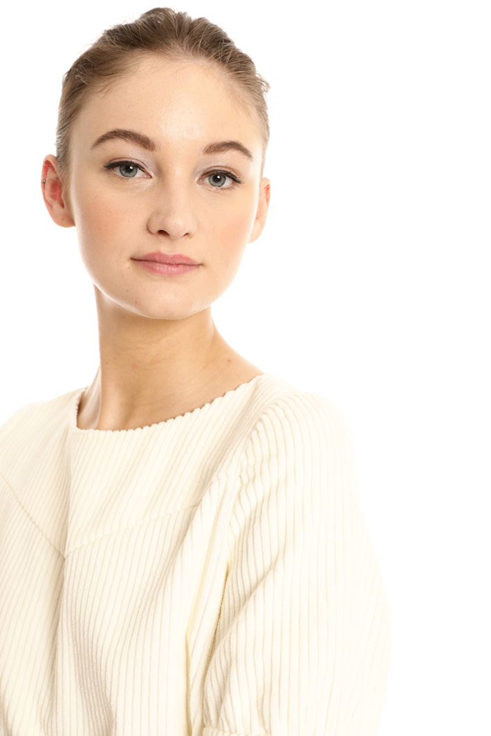 Boxy top in ribbed velvet Intrend Boxy top in ribbed velvet Intrend