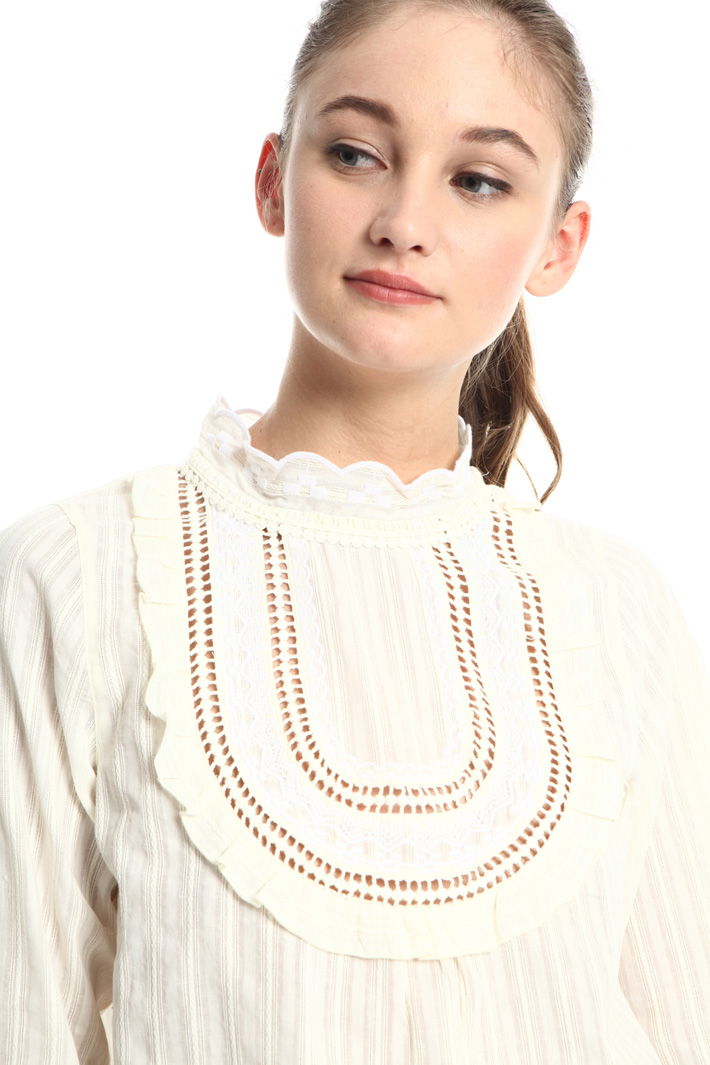 Embroidered blouse Intrend Embroidered blouse Intrend