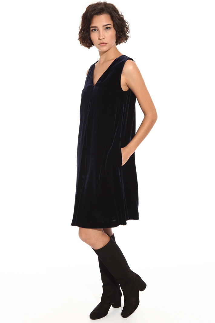 Sleeveless velvet dress Intrend Sleeveless velvet dress Intrend